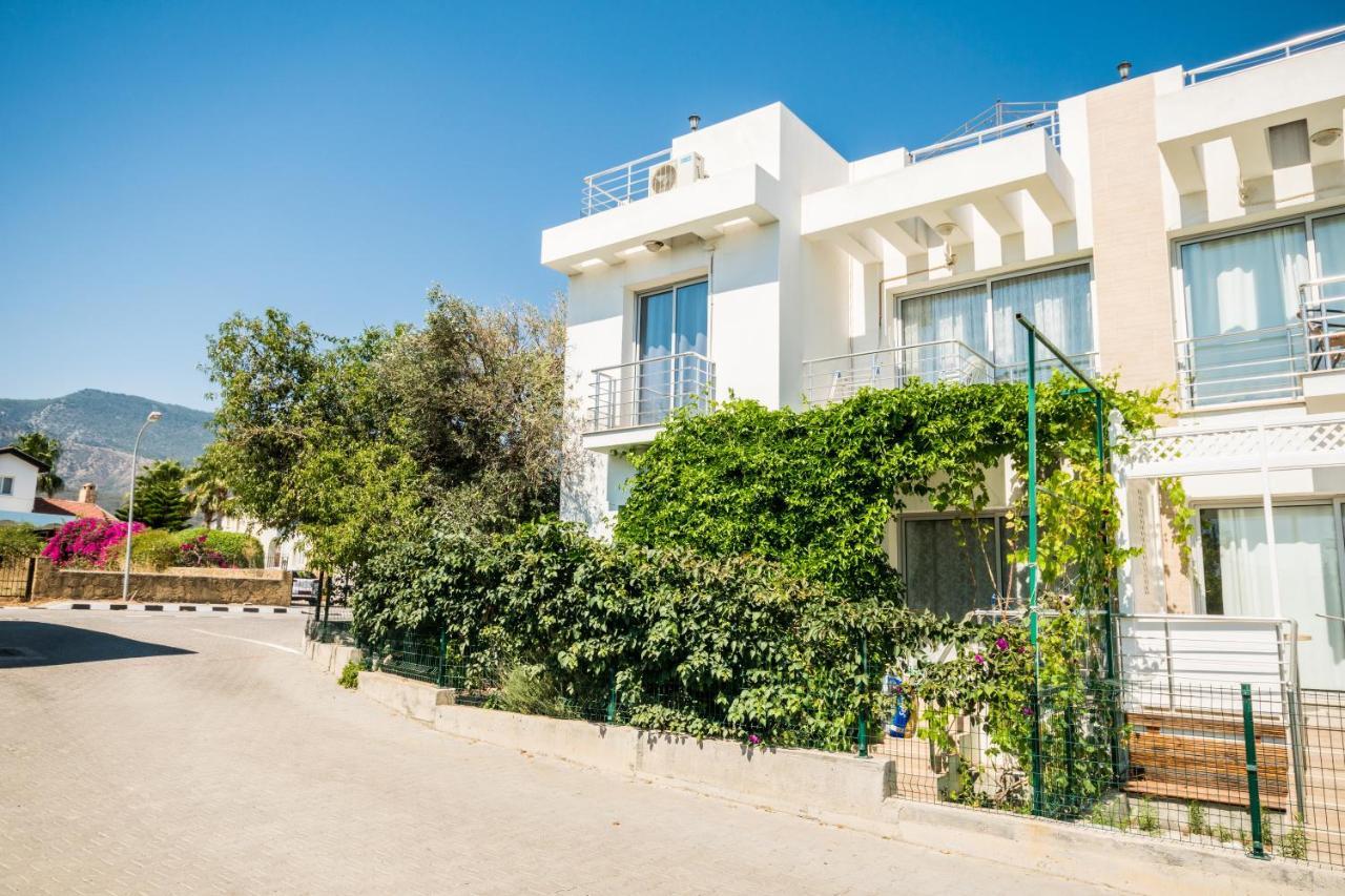 Amazing Two-Bedroom Apartment In Residence Lukomorye D1 With Private Garden Karavas  Exterior photo